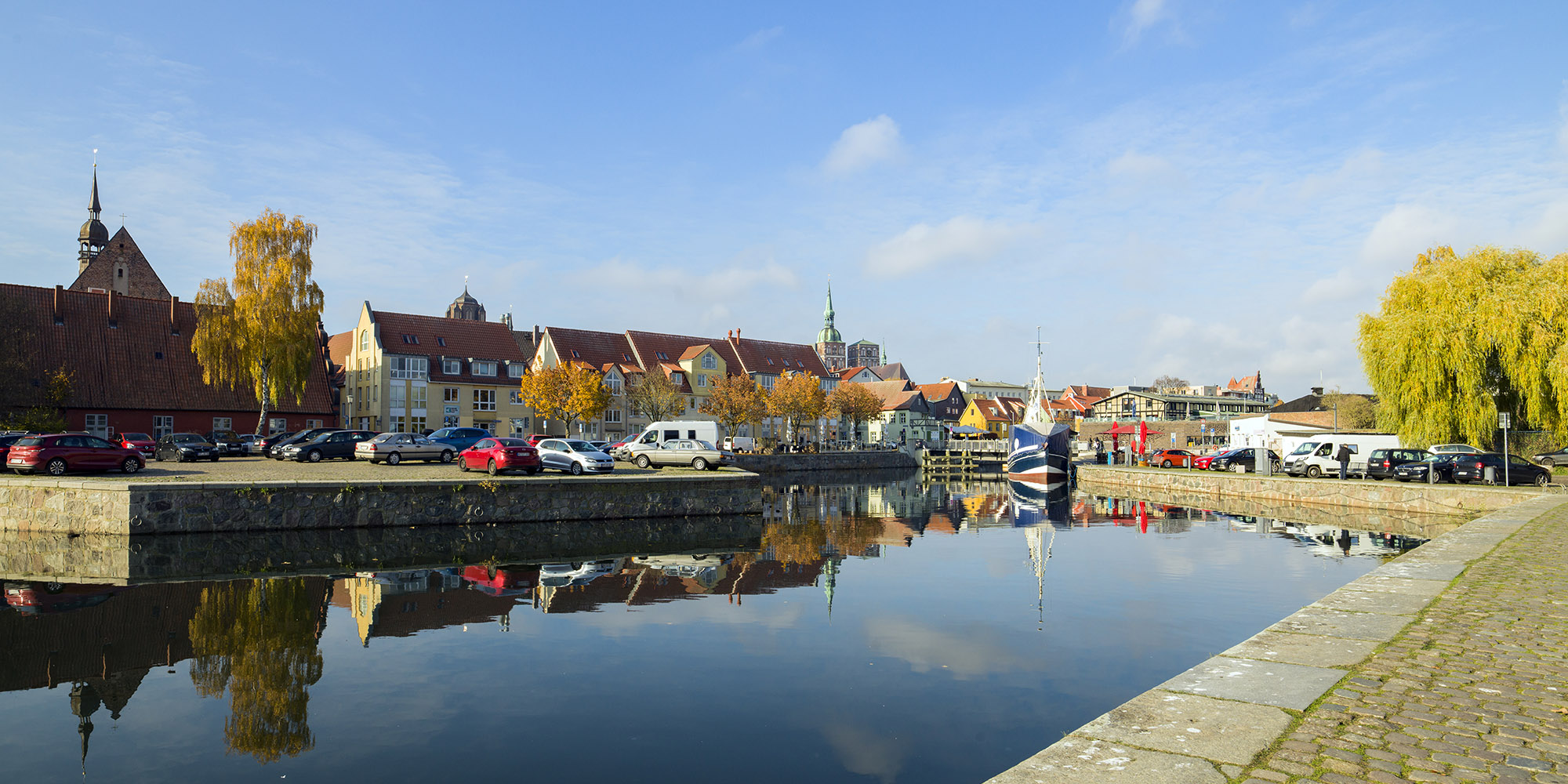 Stralsund am Querkanal im Herbst 2021