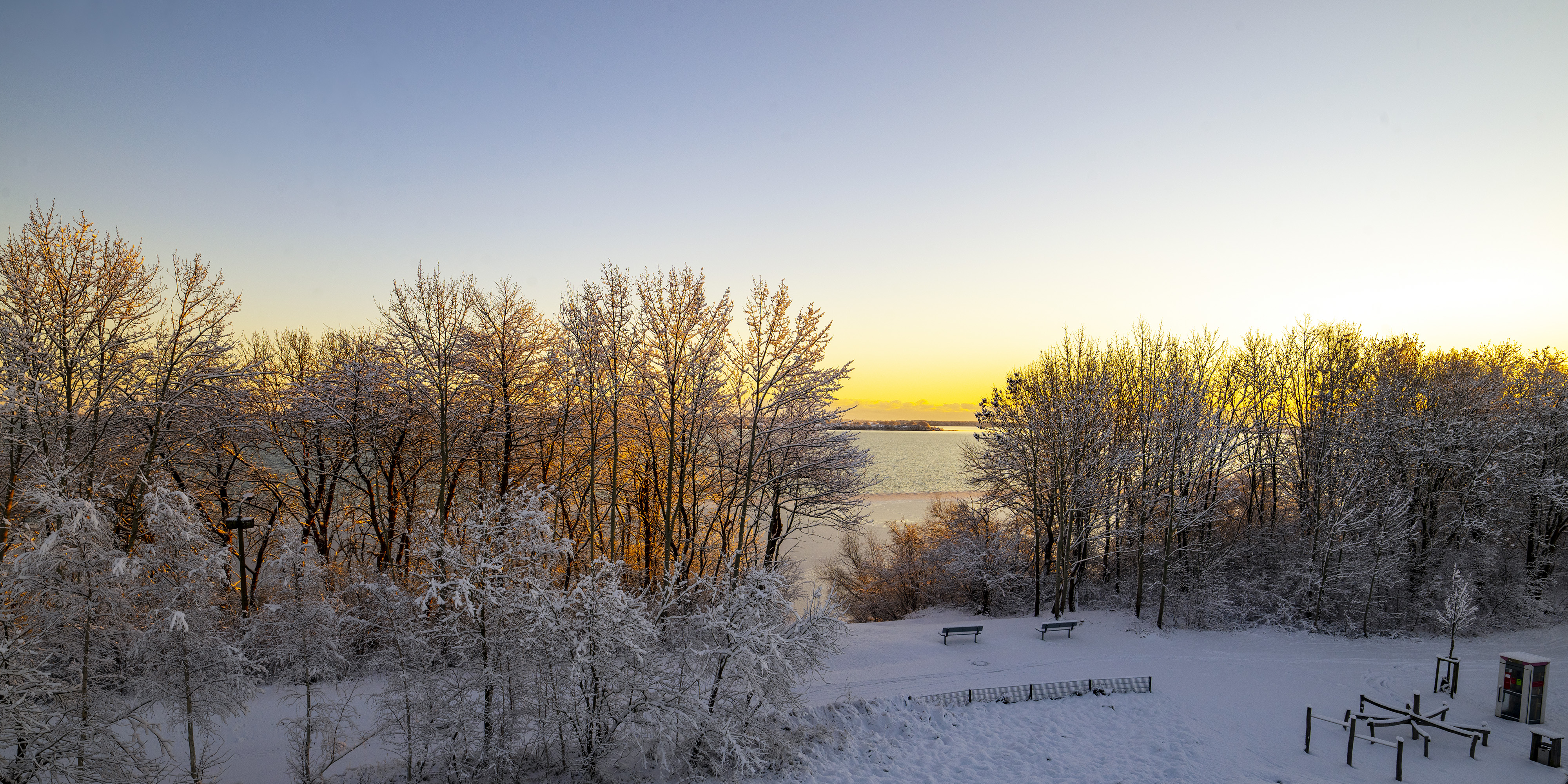 Winterlicher Sonnenaufgang überm Strelasund